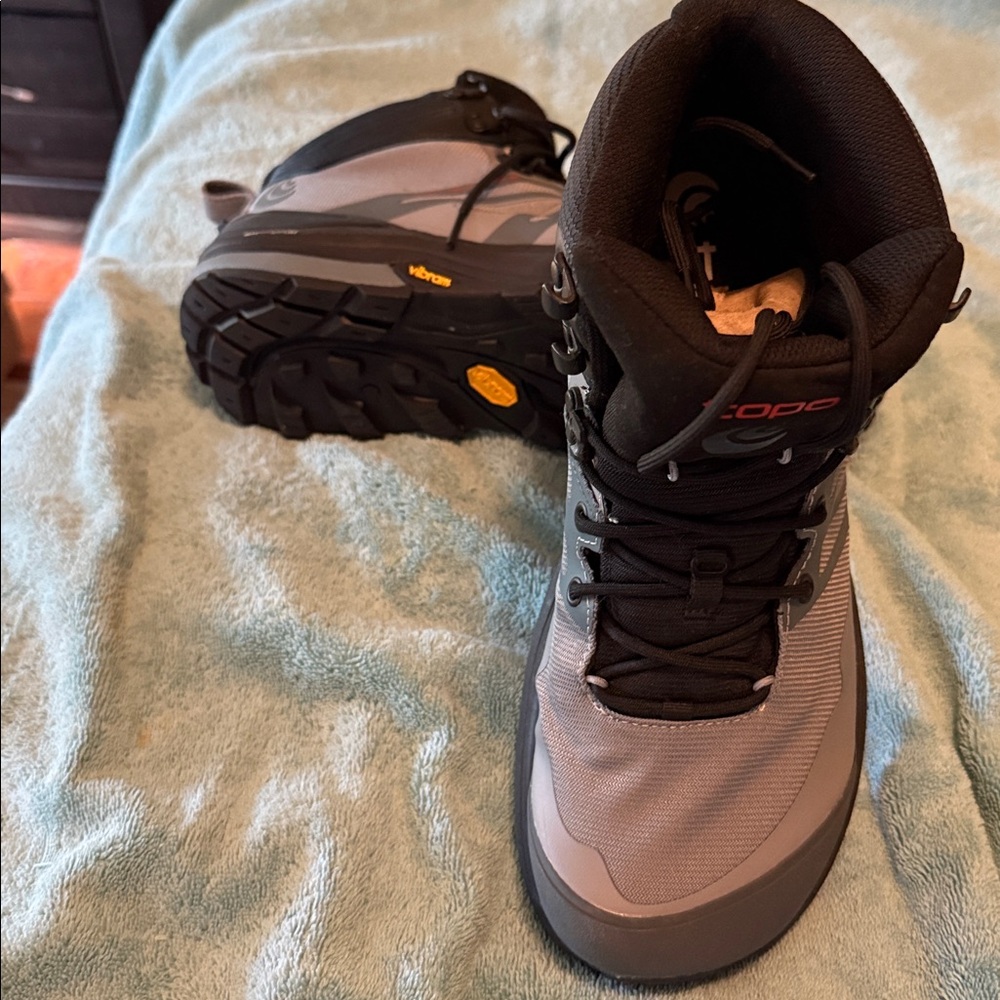 Topo Athletic Trailventure 2 Men's Size 10 Grey and Black Trail Shoes